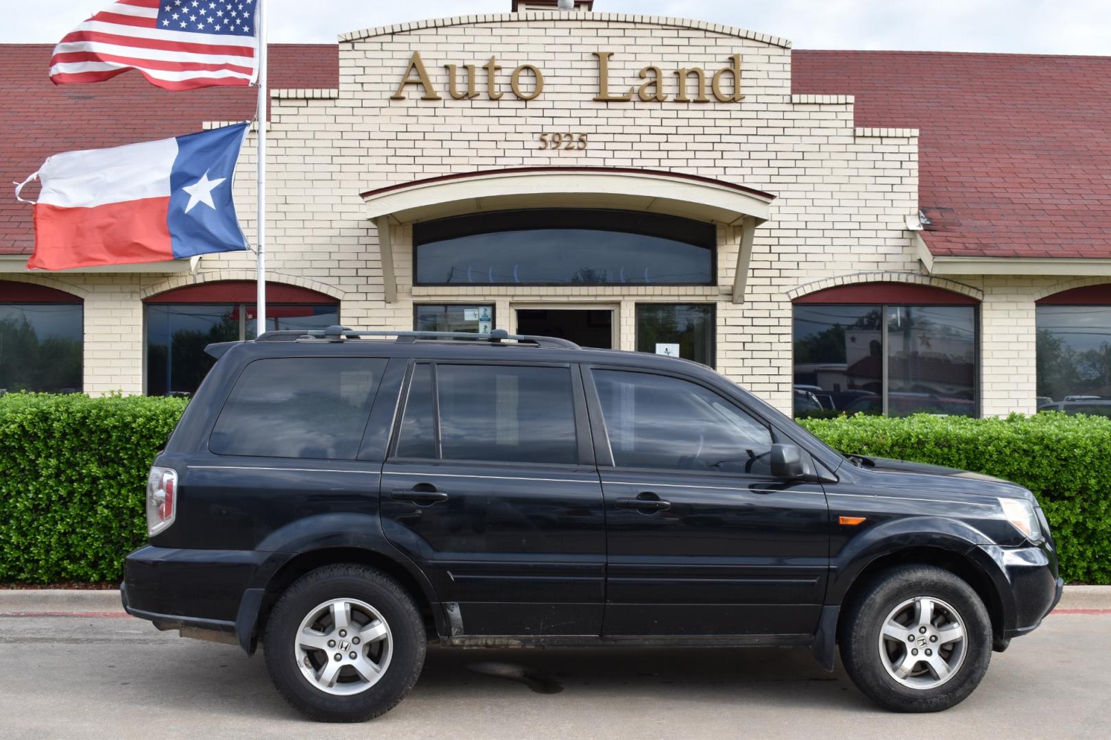 2006 Black /Brown Honda Pilot EX w/ Leather (5FNYF28556B) with an 3.5L V6 SOHC 24V engine, 5-Speed Automatic Overdrive transmission, located at 5925 E. BELKNAP ST., HALTOM CITY, TX, 76117, (817) 834-4222, 32.803799, -97.259003 - Buying a 2006 Honda Pilot EX can offer several benefits, building upon the strengths of its predecessors while incorporating some improvements. Here are some potential advantages: Reliability: Honda has a strong reputation for building reliable vehicles, and the 2006 Pilot is no exception. By 2006, - Photo#3